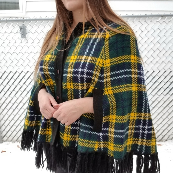 O/S button poncho yellow green argyle plaid with fringe - Picture 6 of 6